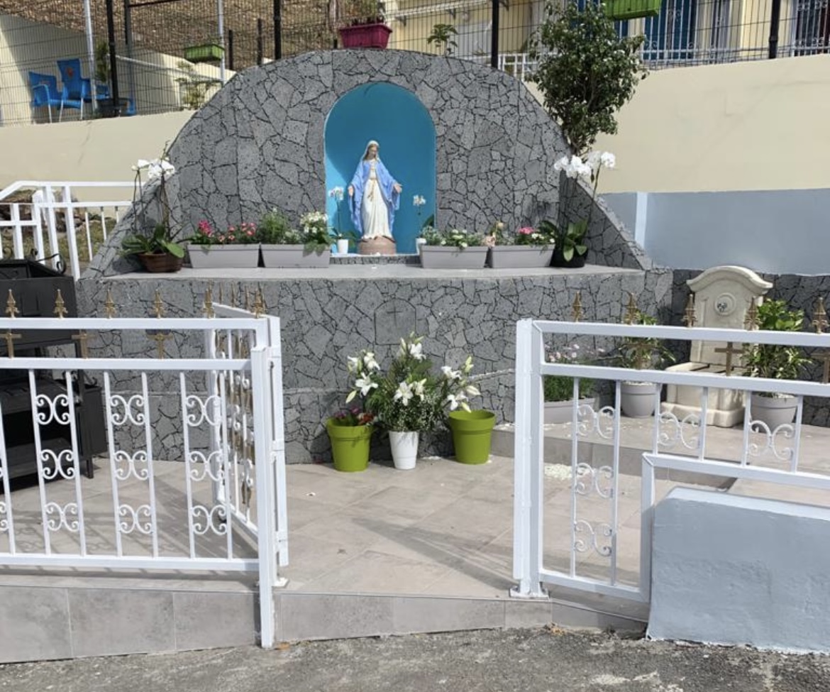Grotte de la Vierge Marie à La Montagne, Saint-Denis, réalisé par ARA