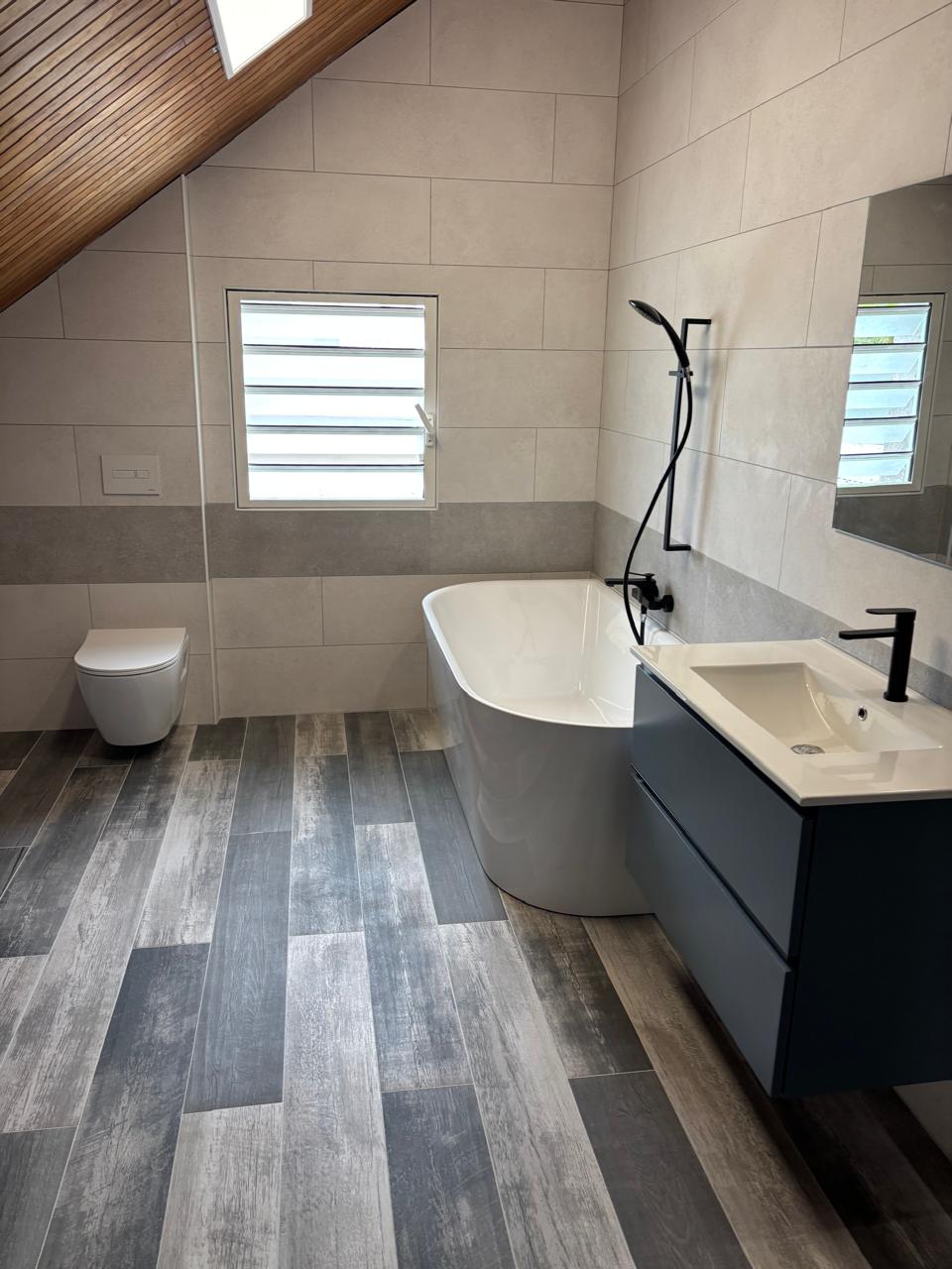 Rénovation salle de bain complète à La Montagne, Saint-Denis, réalisé par ARA